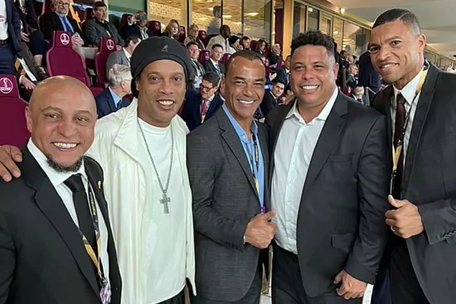 Ronaldinho Rejoins With Old Friends