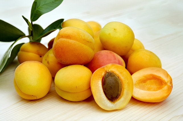 Apricot In Hindi Name